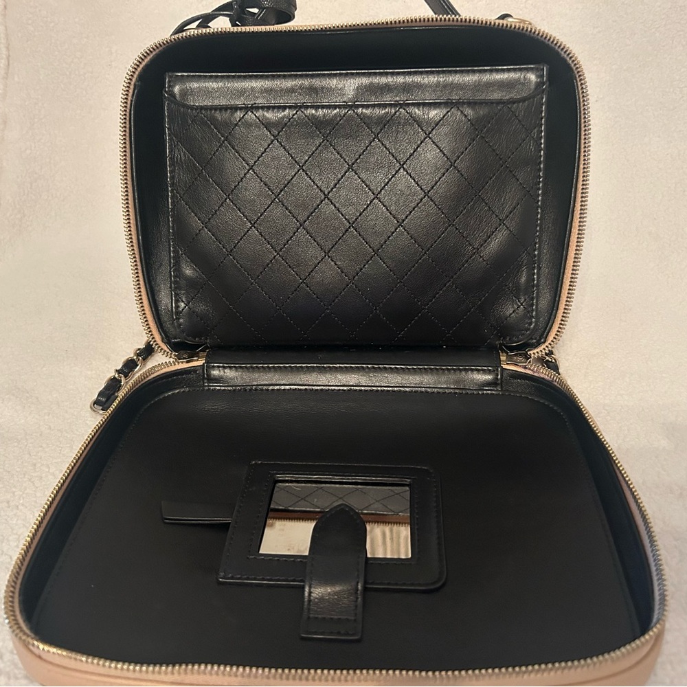 CHANEL Large Filigree Tan and Black Quilted Caviar Women's Bag - Picture 7 of 11